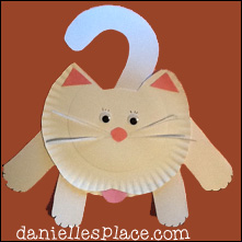 Hanging Around Paper Plate Cat Craft from www.daniellesplace.com